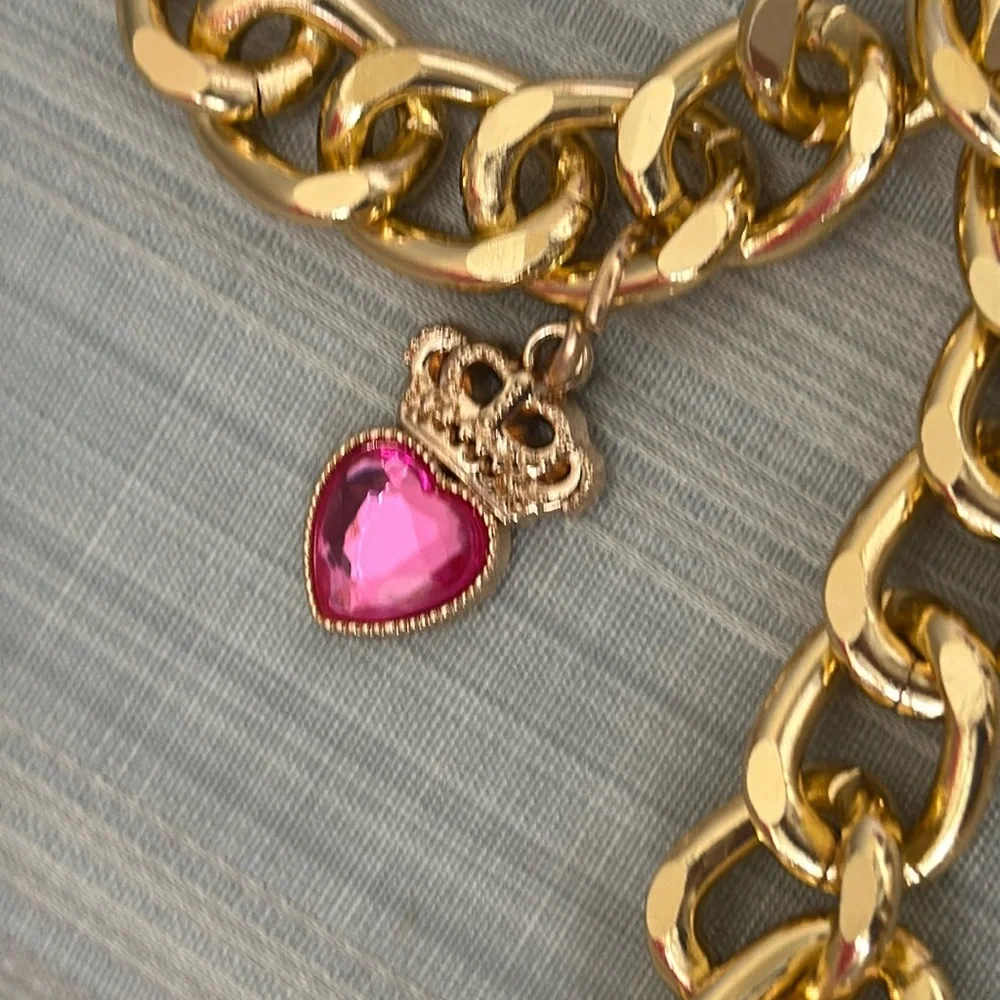 Beautiful and fun gold chain metal belt with 5 charms - size S/M - NWT